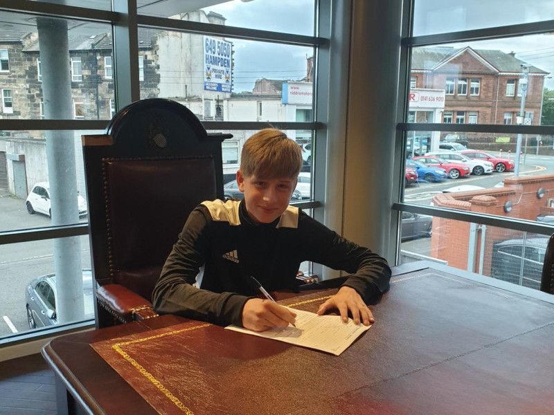 Brodie Wright Carluke youngster signs for Queen s Park